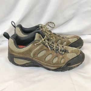 Merrell’s size 9.5 hiking shoe